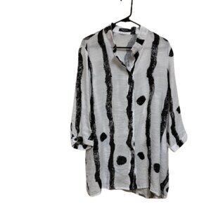 Creation white and black cotton/poly button down tunic top.